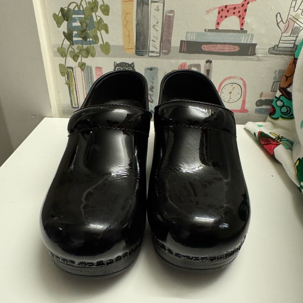 Dansko, Professional Patent Leather clogs, classic Black, Size 37